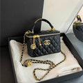 Sac Vanity Chanel – Cuir Matelassé Noir & Métal Doré