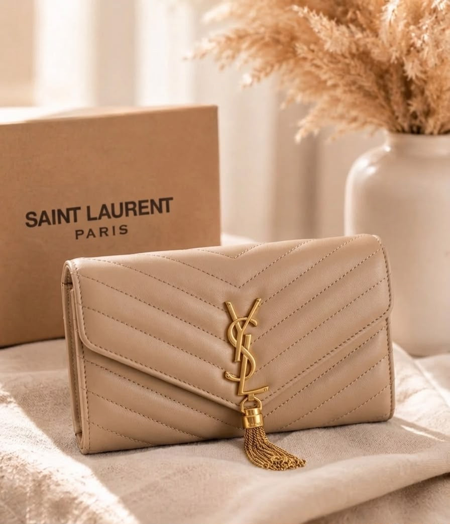 Saint Laurent CASSANDRE MATELASSÉ Large Flap Wallet en Beige