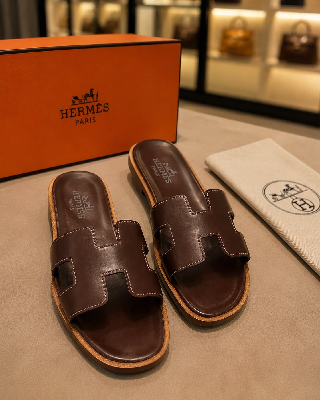 Hermès Women’s Brown & Tan Sandals – Sandales Femme en Cuir Marron