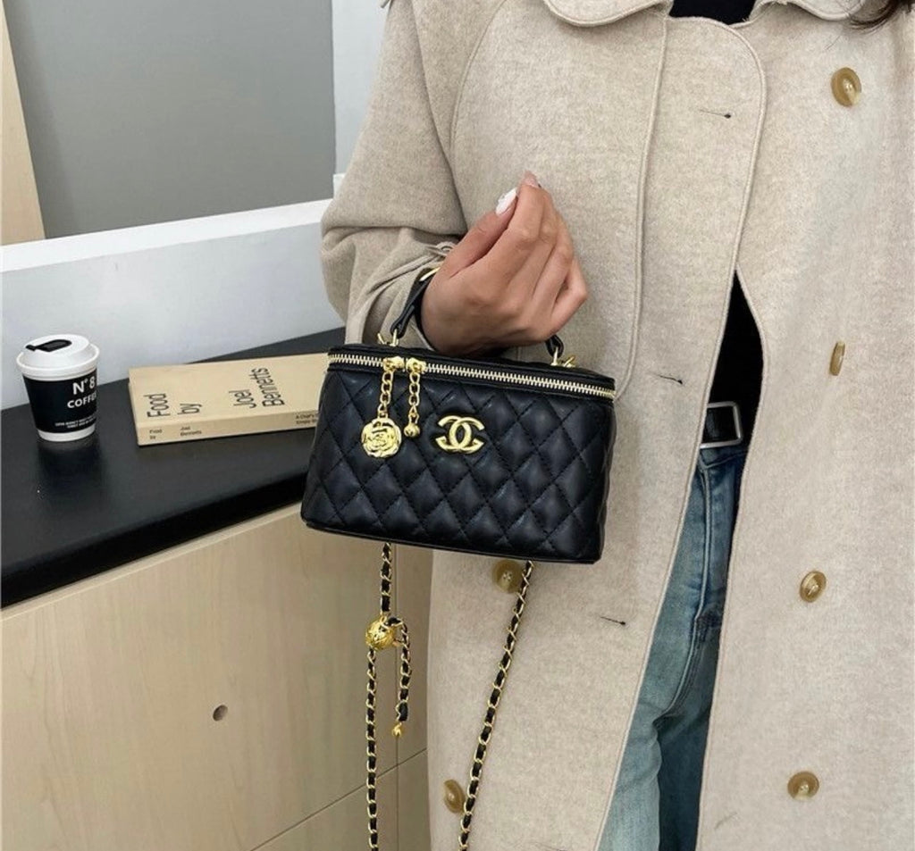 Sac Vanity Chanel – Cuir Matelassé Noir & Métal Doré
