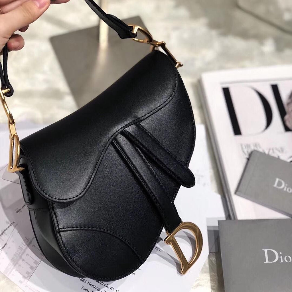 Christian Dior 2019 Black Leather Saddle Shoulder Bag – Sac à Épaule en Cuir Noir